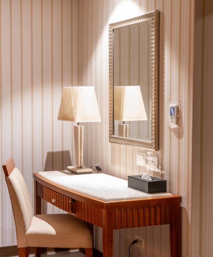 Elegance Hotel Taipei Luaran gambar