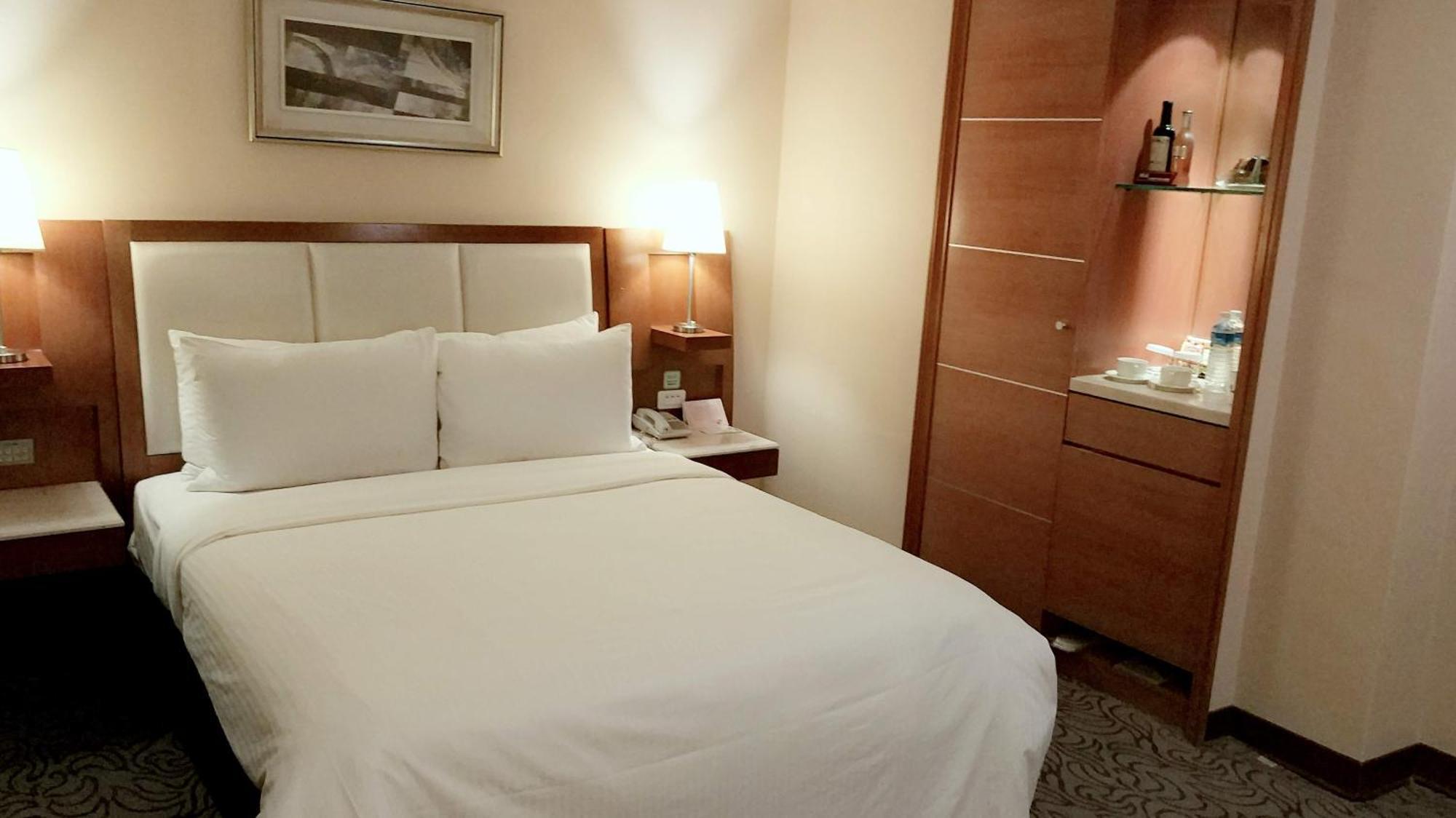 Elegance Hotel Taipei Luaran gambar