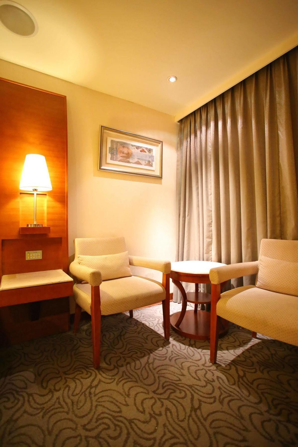 Elegance Hotel Taipei Luaran gambar