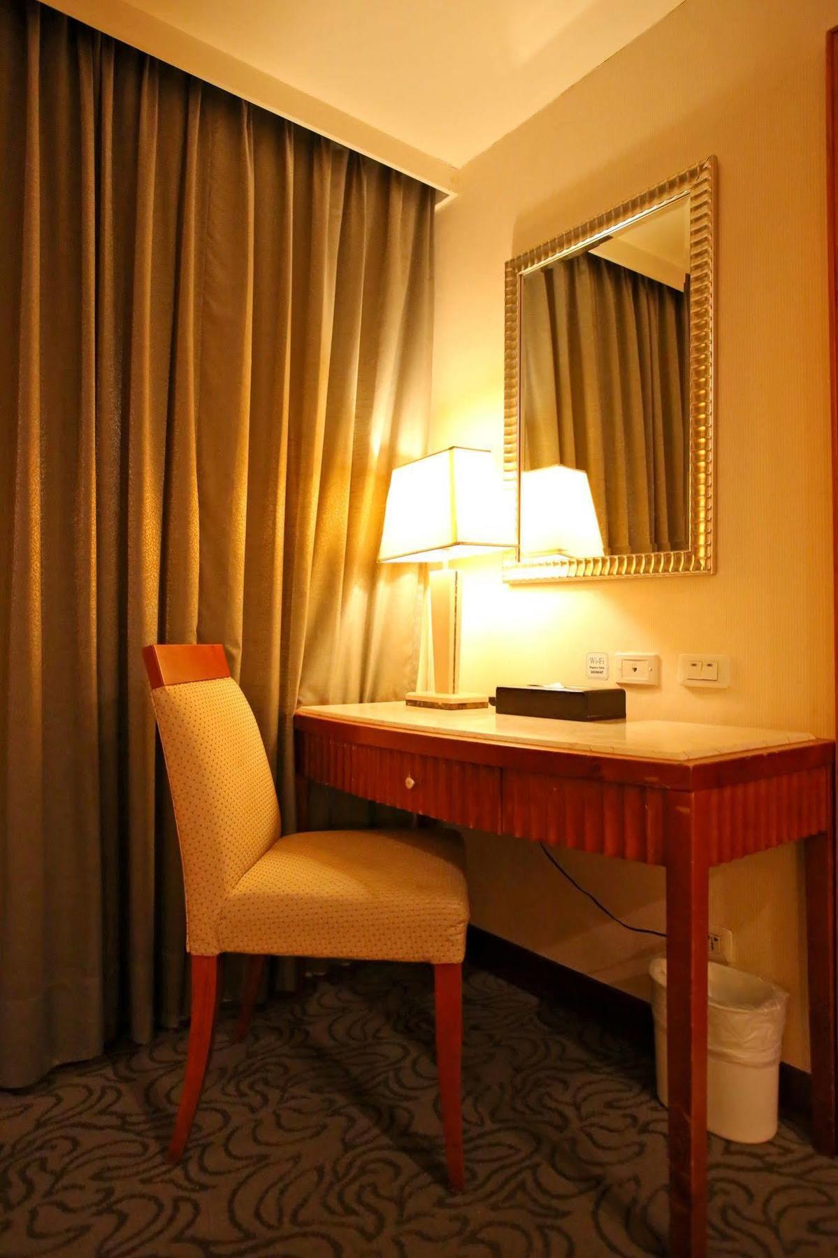 Elegance Hotel Taipei Luaran gambar