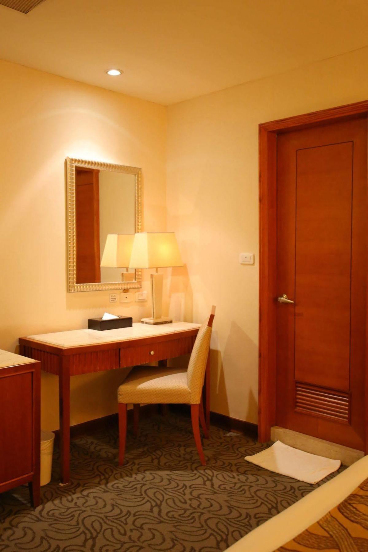 Elegance Hotel Taipei Luaran gambar