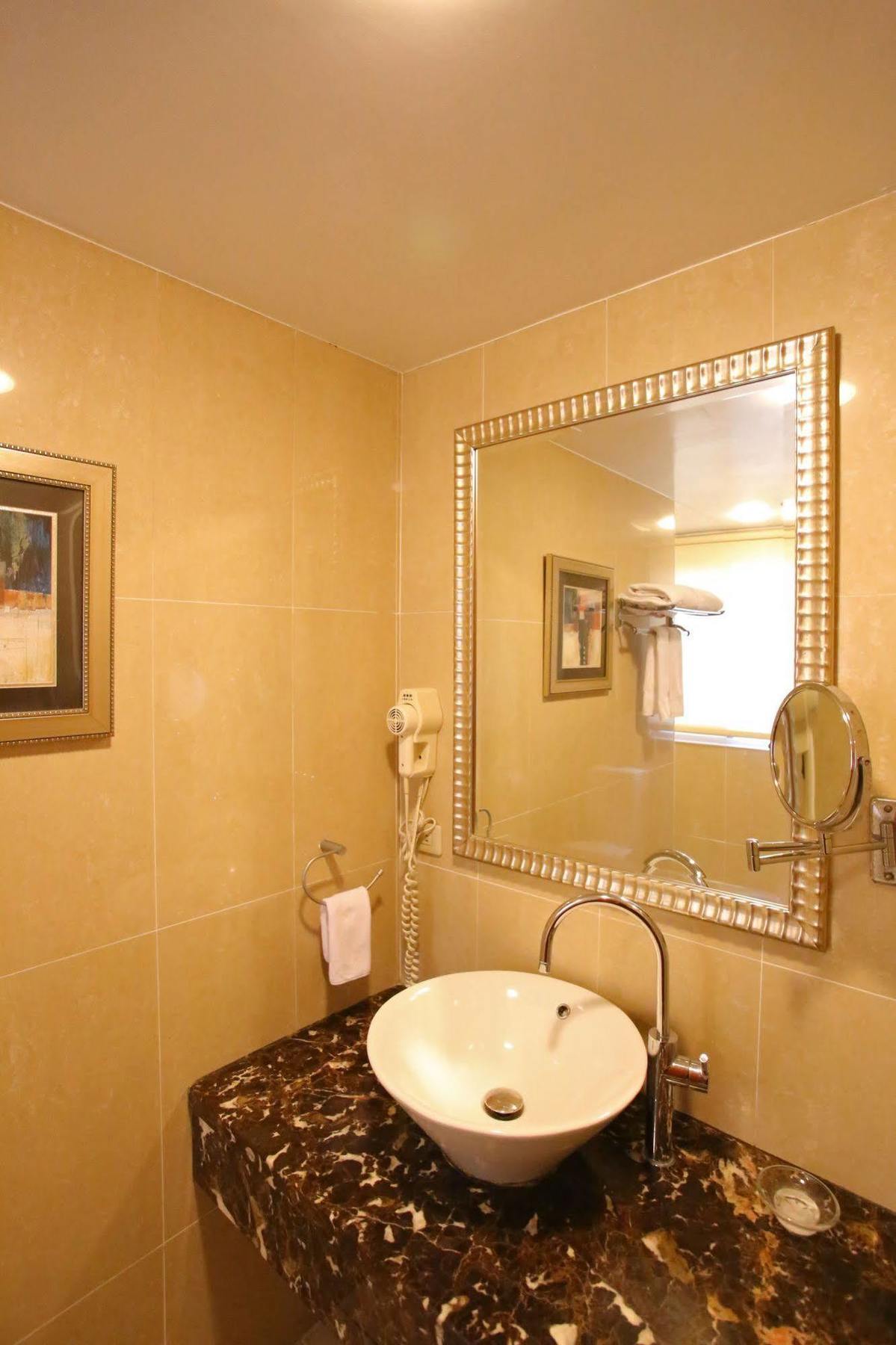 Elegance Hotel Taipei Luaran gambar